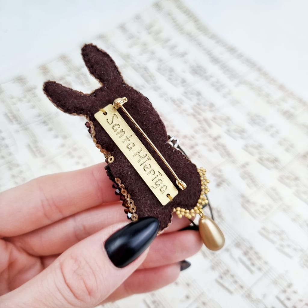 Brooch back — example 1