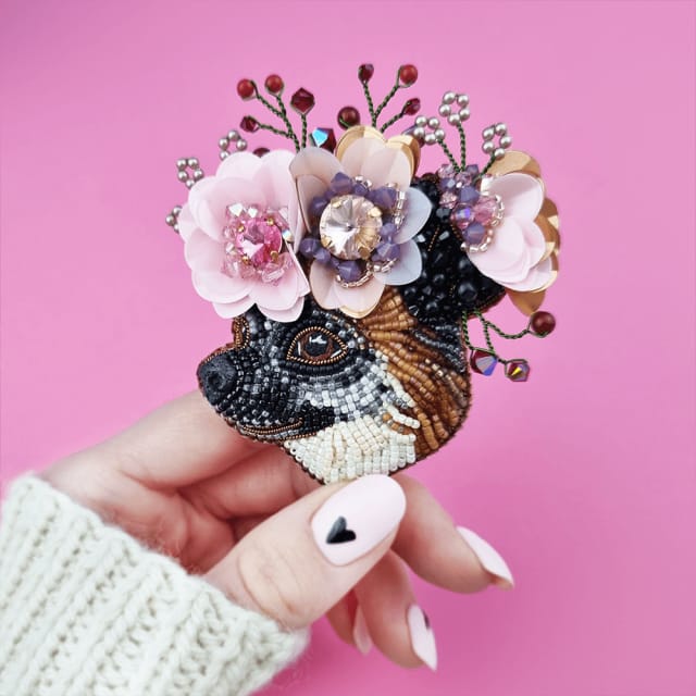 Finished brooch — review 1